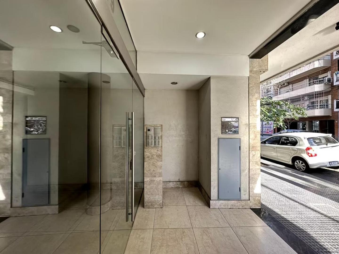 Paraguay 3400, Piso 5