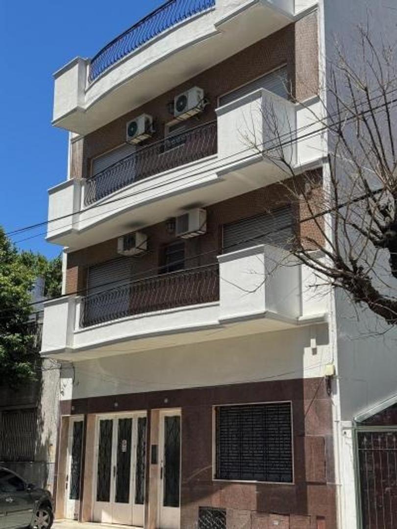 Casa 6 ambientes con 5 baños