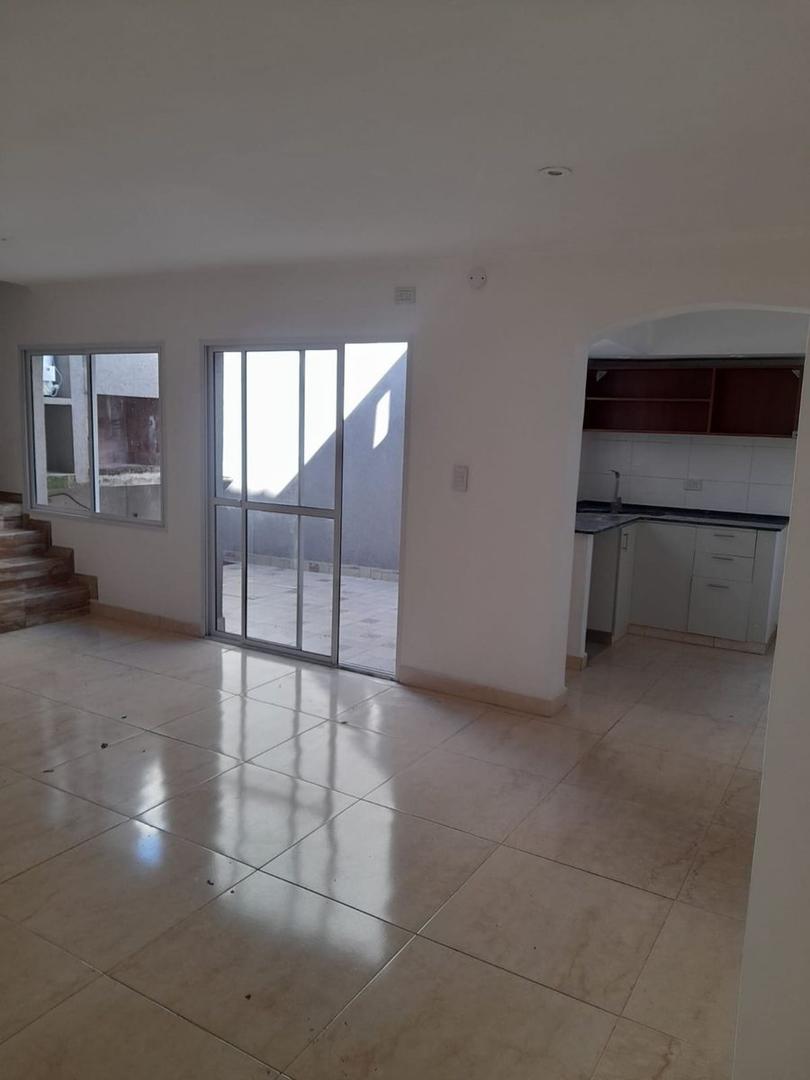 Depto Tipo Casa 3 ambientes con 1 baño
