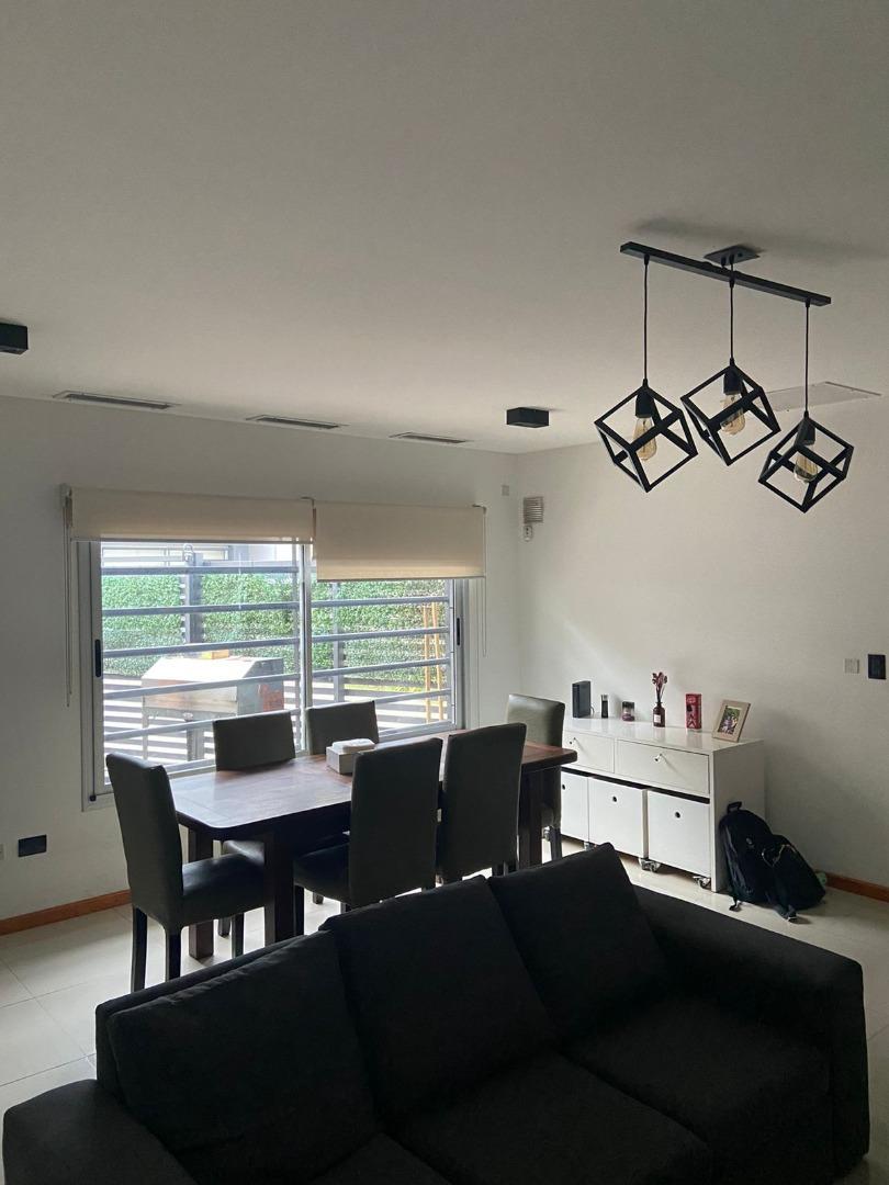 Depto Tipo Casa en Alquiler de 3 ambientes