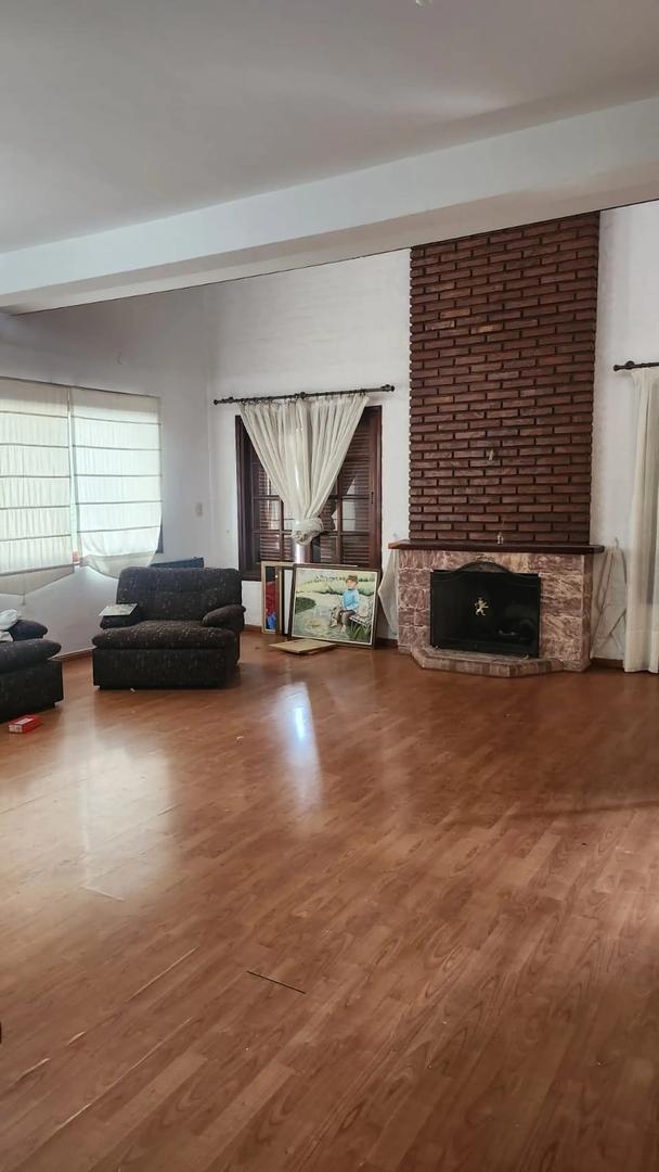 Casa en venta c/ cochera en Loma Verde