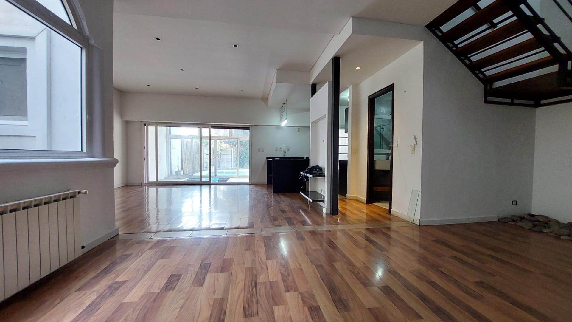 Casa 4 ambientes con 2 baños