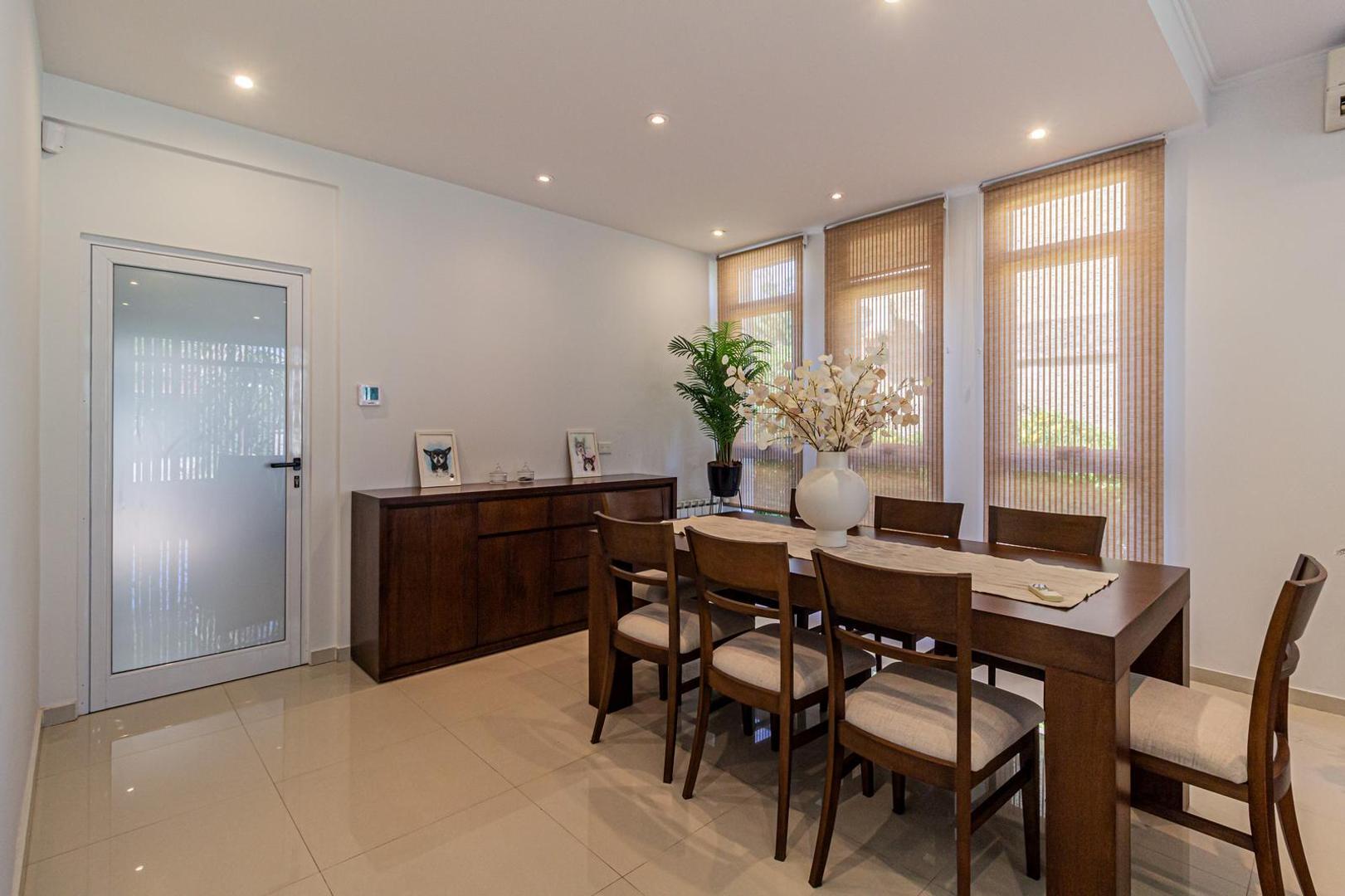 Casa 4 ambientes con 4 baños