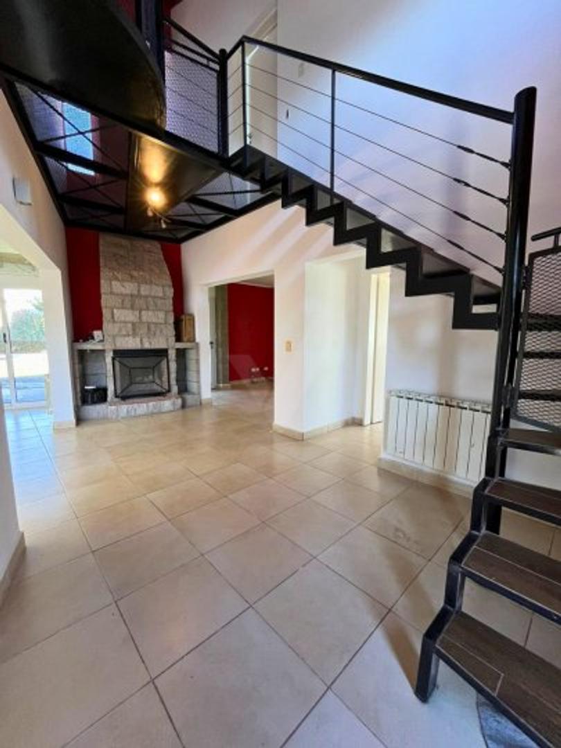 Colectora Autopista Doctor Ricardo Balbín, Hudson, Partido de Berazategui, Buenos Aires, 1885, Argentina , Piso 1