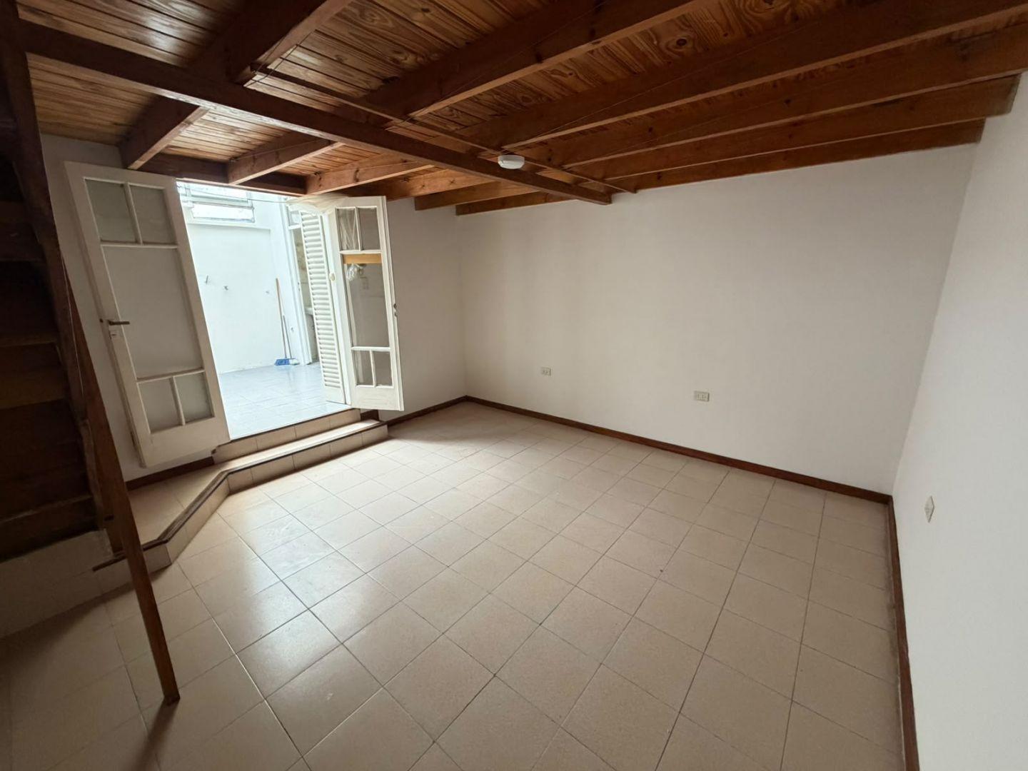 Depto Tipo Casa en Alquiler de 1 dormitorio