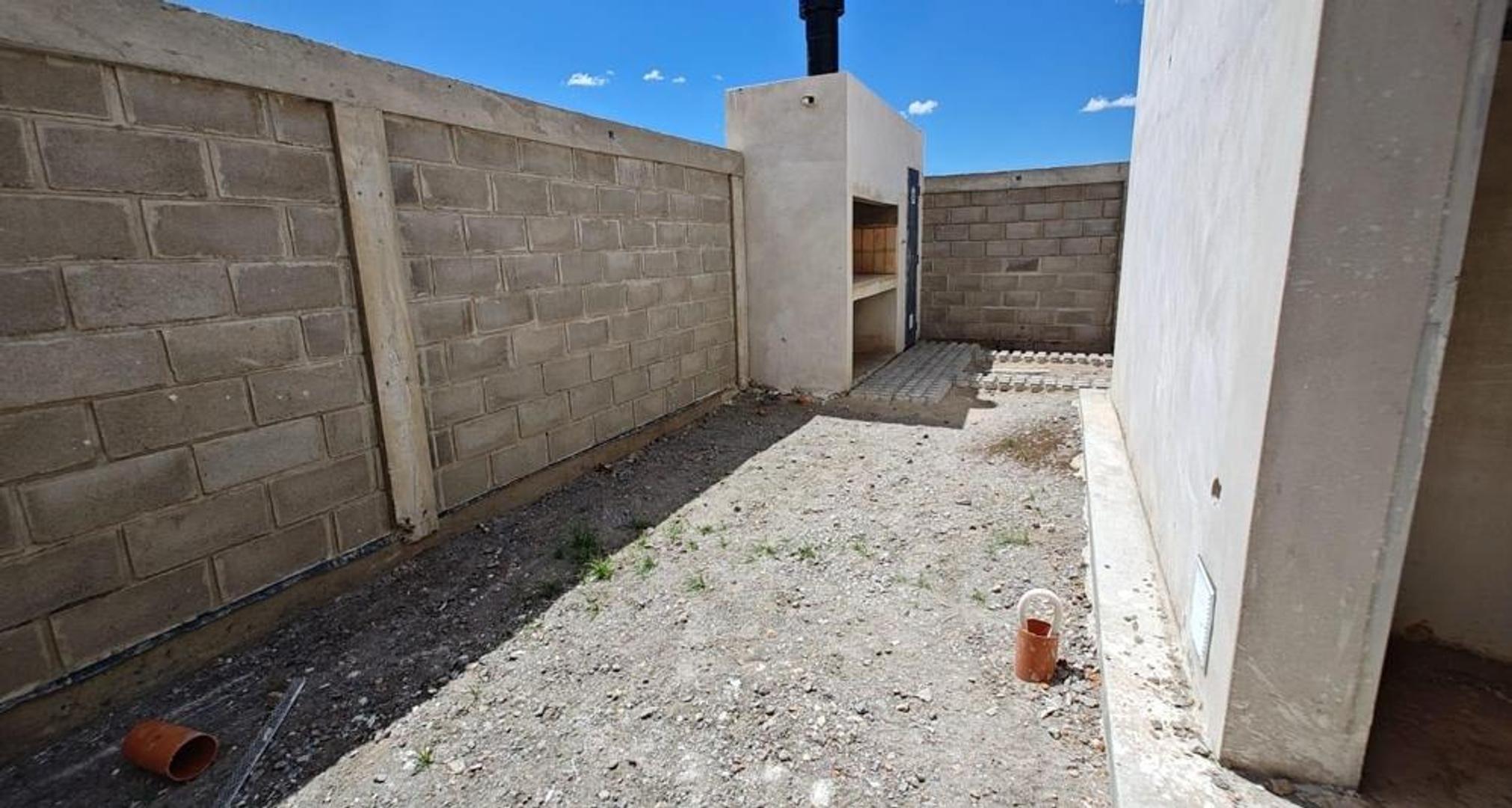 Casa 3 ambientes con 1 baño