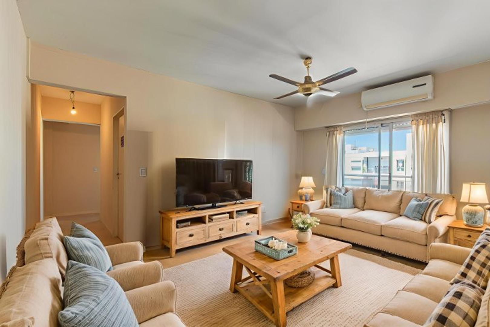 Vendo luminoso departamento  con buena vista