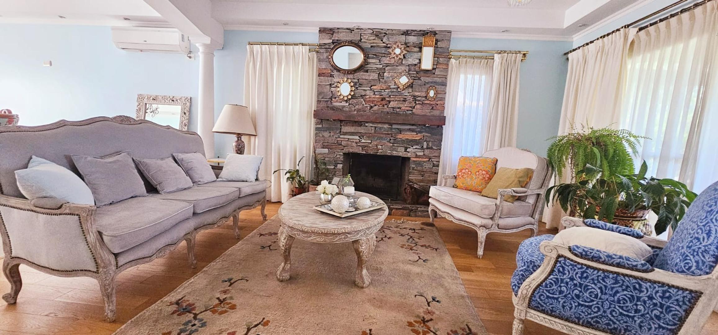 Casa con acceso directo a la Laguna y muelle privado