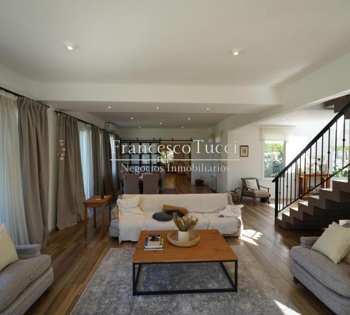 Casa 5 ambientes con 5 baños