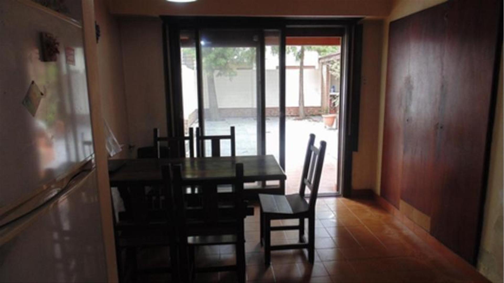 Casa 4 ambientes con 2 baños