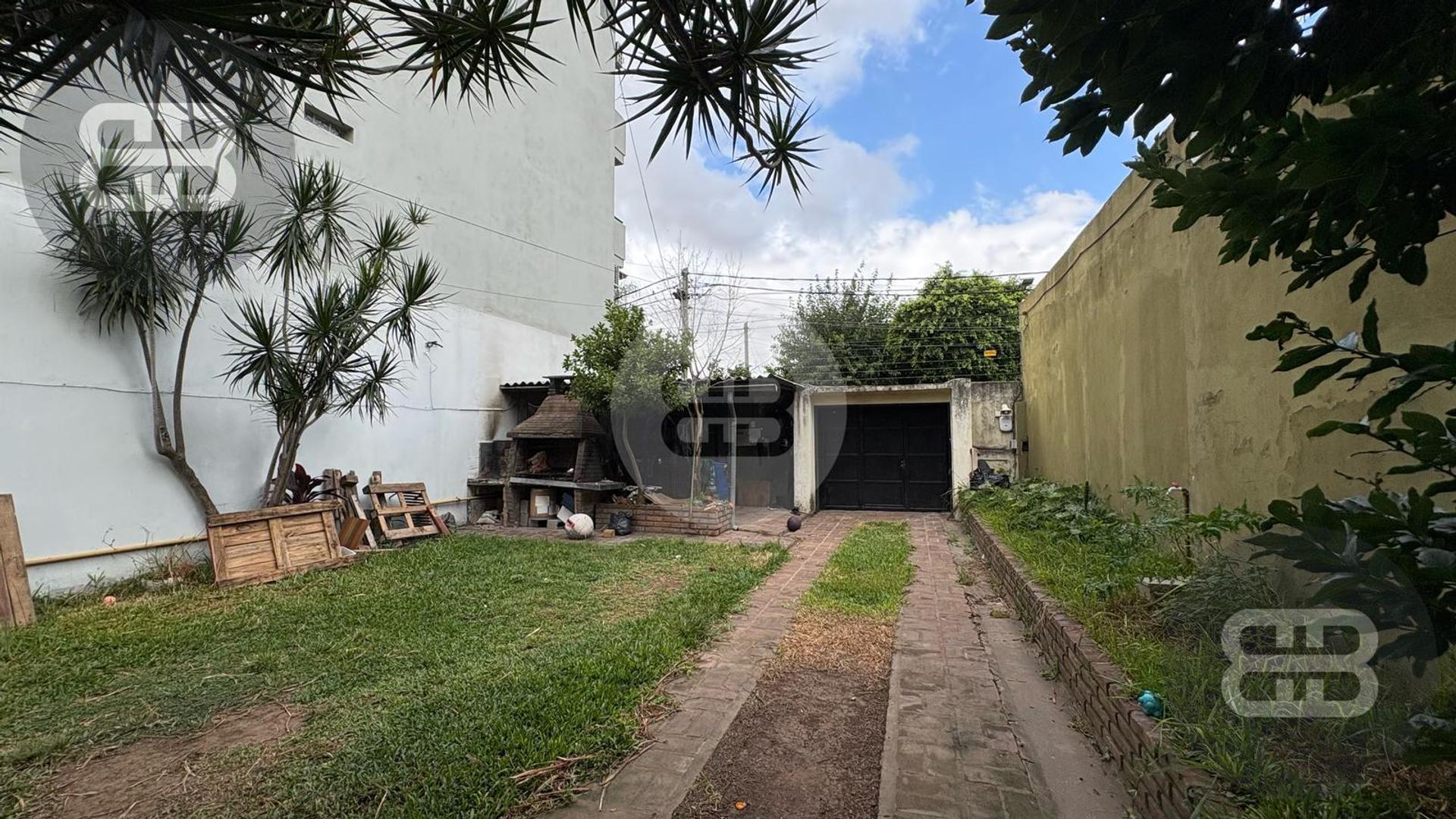 Casa en Venta con 4 cocheras