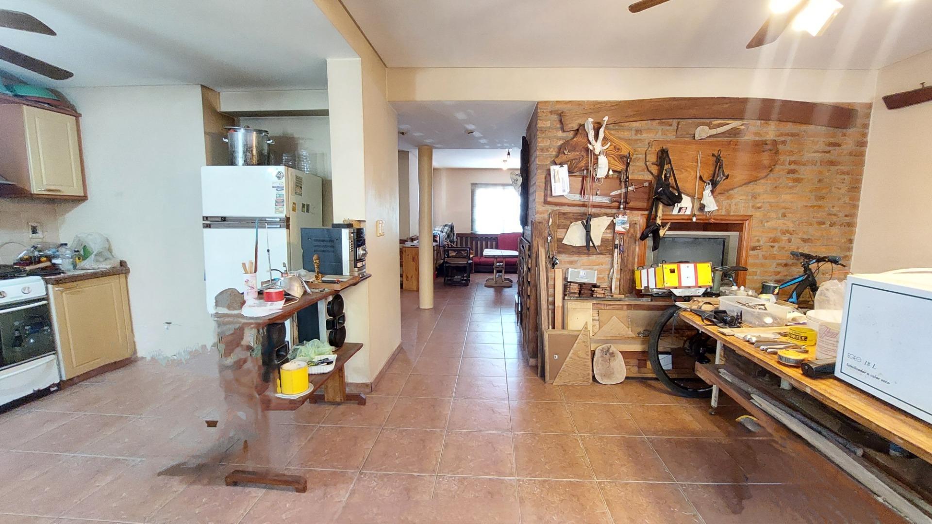 Casa en Venta con 2 cocheras