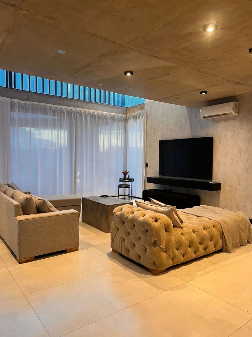 Casa en Alquiler en Terralagos, USD 6.500