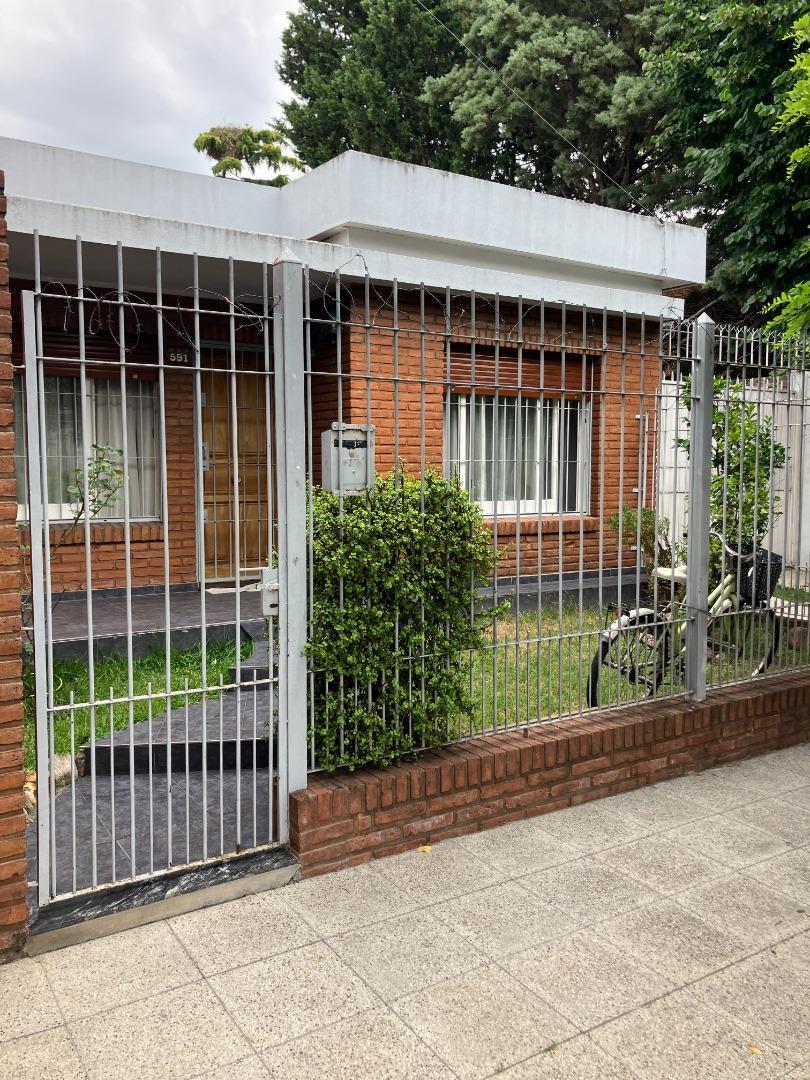 CASA AMERICANA Y DEPARTAMENTO - MORON