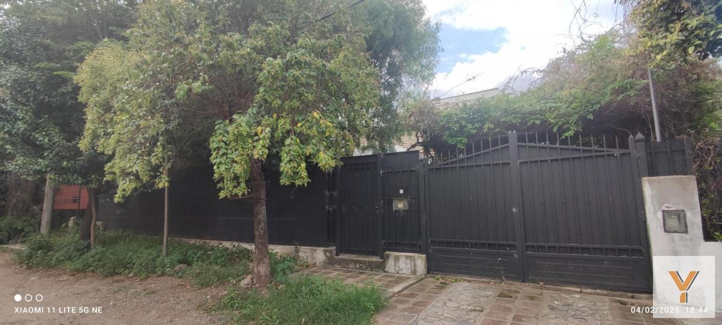 Casa 5 ambientes con 2 baños