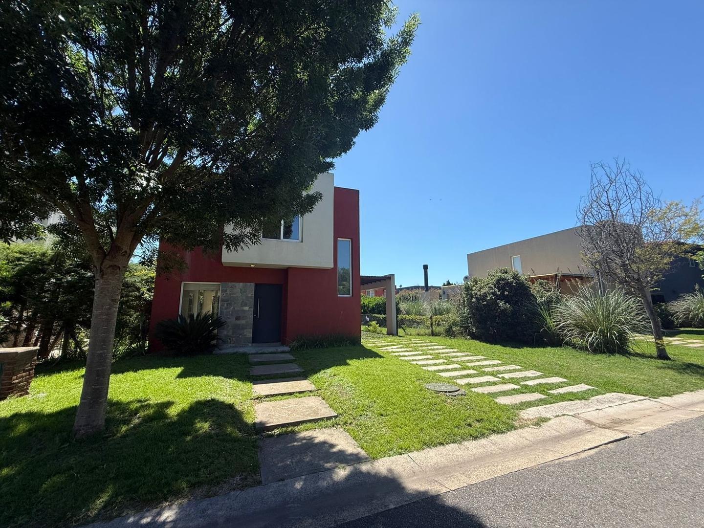 Casa en Alquiler en El Hornero, USD 900