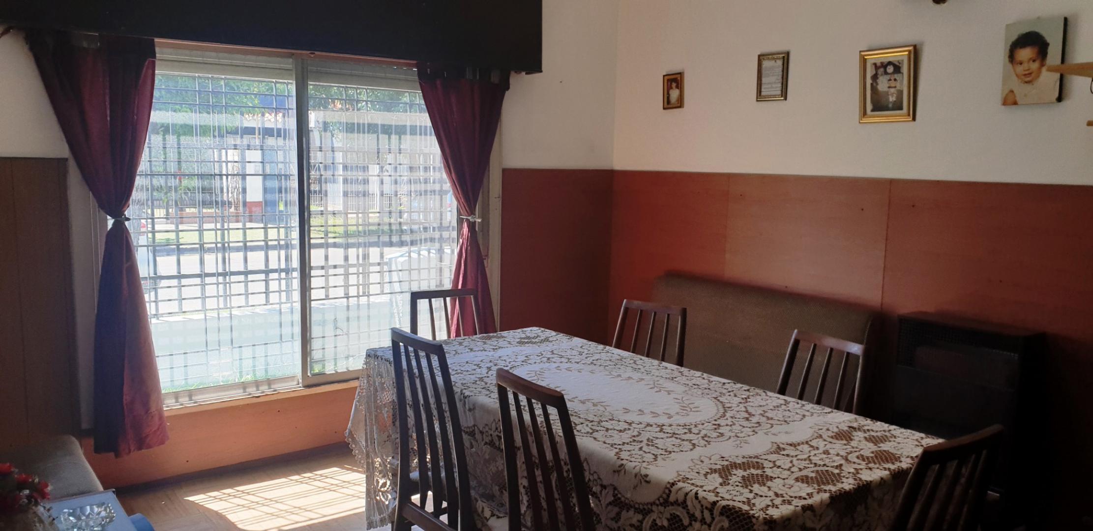 Casa 3 ambientes con 1 baño