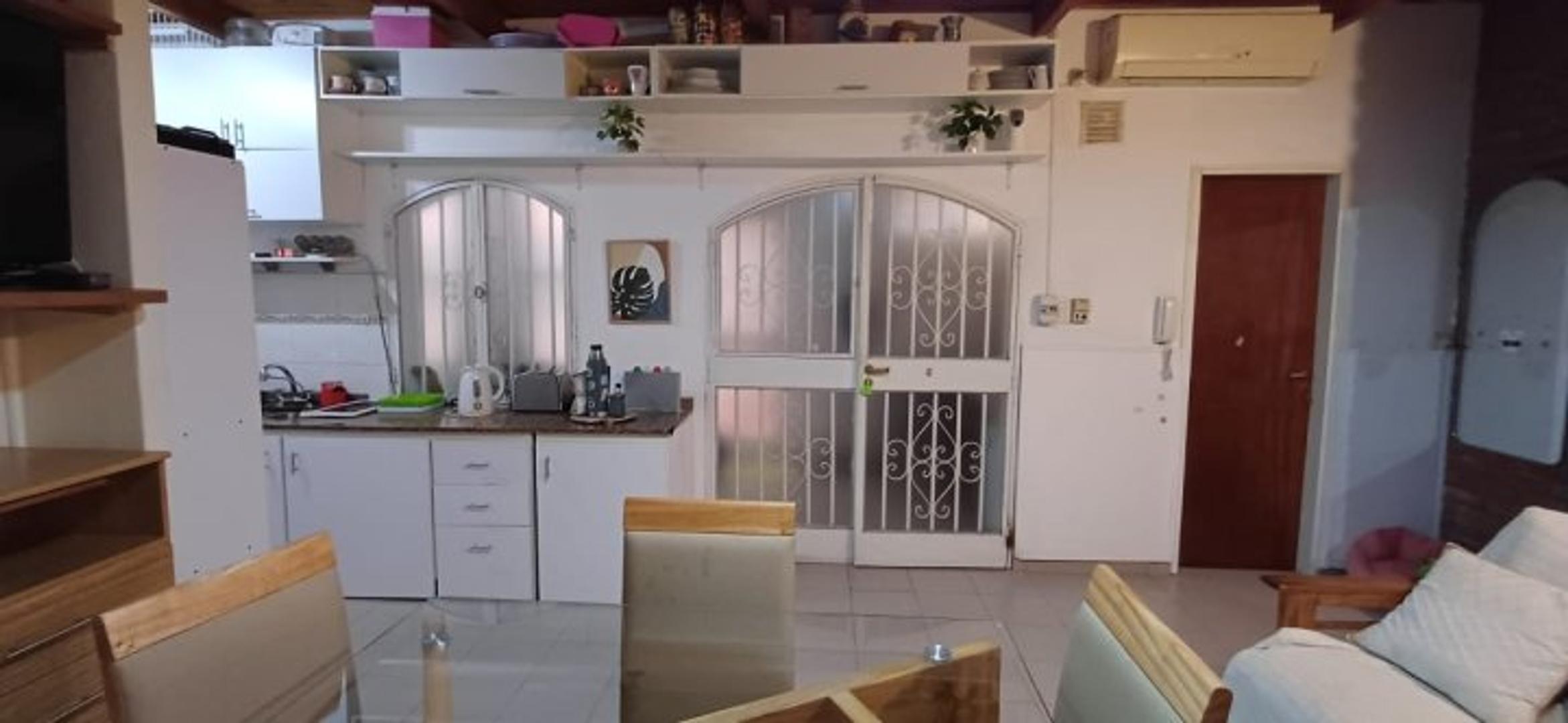 Casa de pasillo en alquiler. Rosario centro