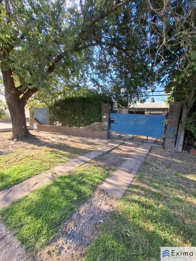 Casa en venta c/ cochera en Funes