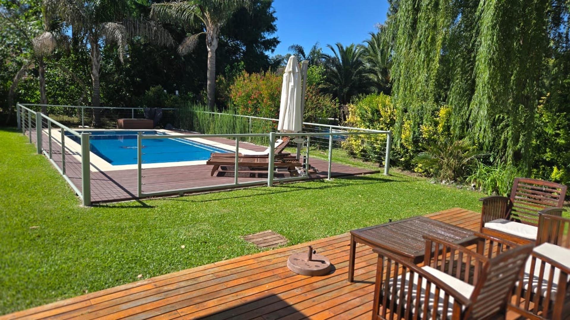 Chalet impecable con quincho y pileta