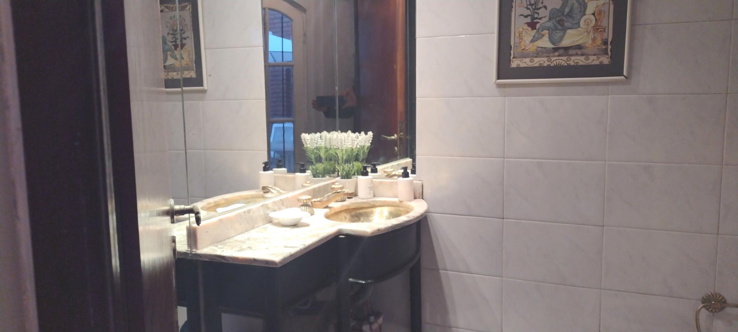 Casa 5 ambientes con 3 baños