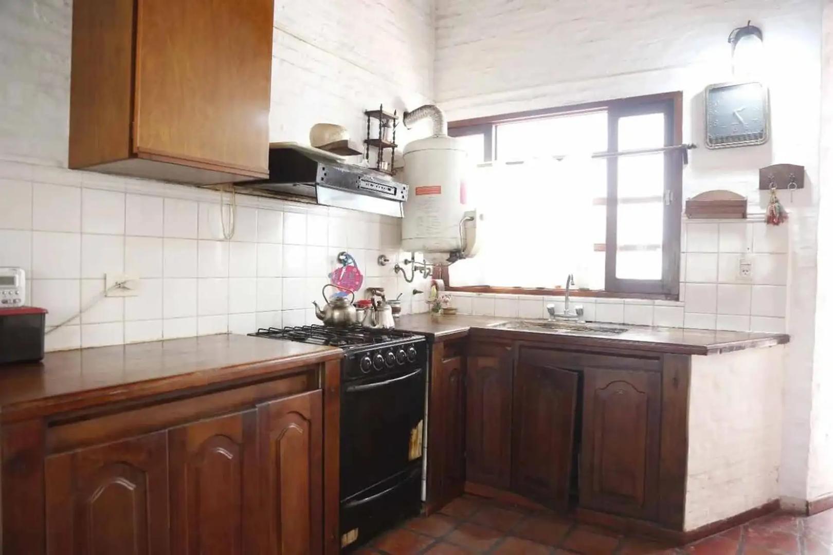 Casa 5 ambientes con 3 baños