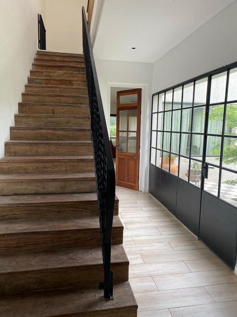 Casa 4 ambientes con 4 baños