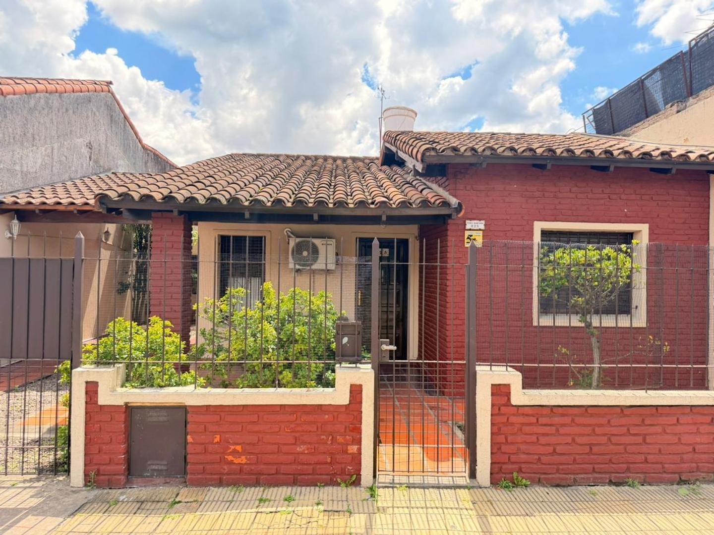 Casa de 4 ambientes- APTA CRÉDITO- Ituzaingó