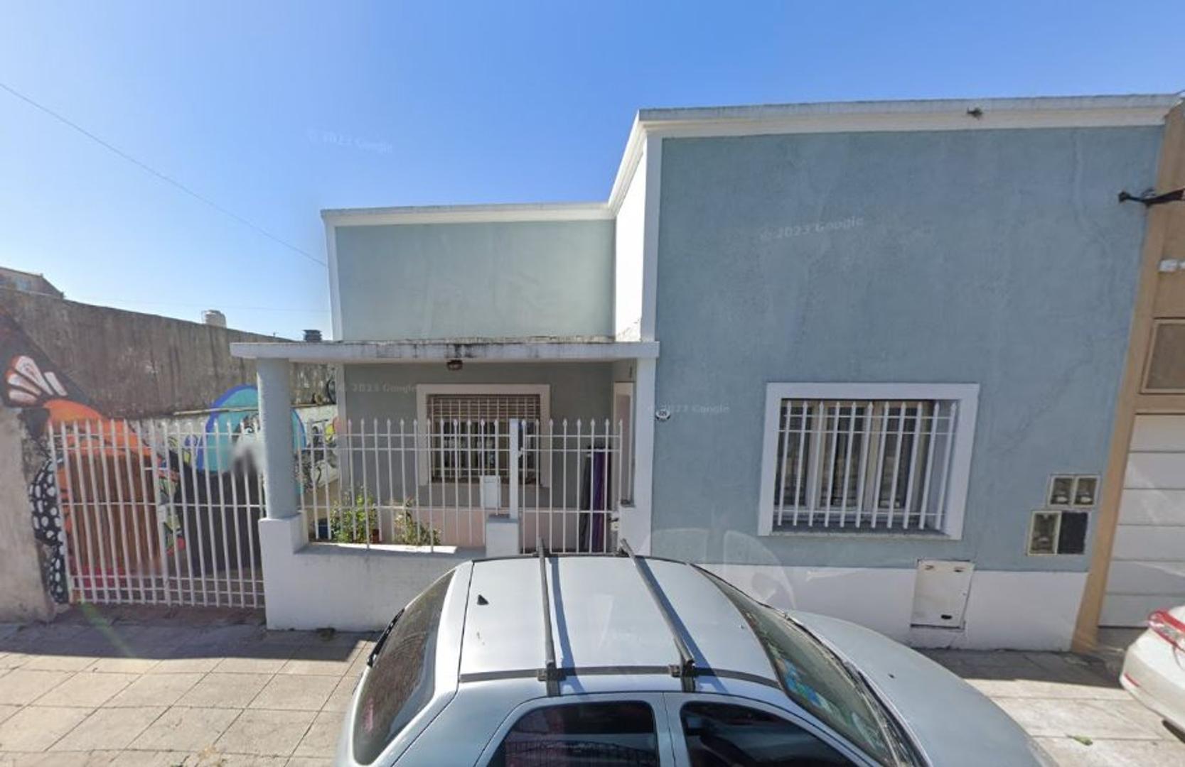 Casa De 5 Ambientes Multifamiliar A Reciclar - Oportunidad