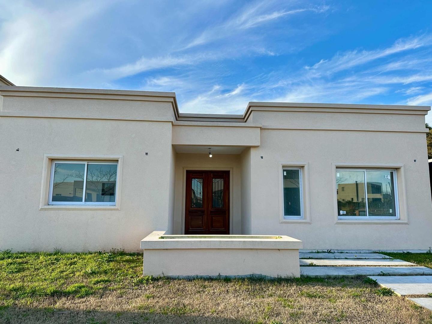 casa a estrenar en venta Santa Emilia Pilar del Este