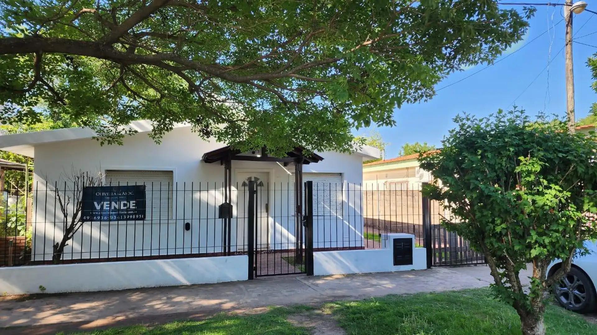 Casa en  Funes, dos dormitorios, todos los servicios