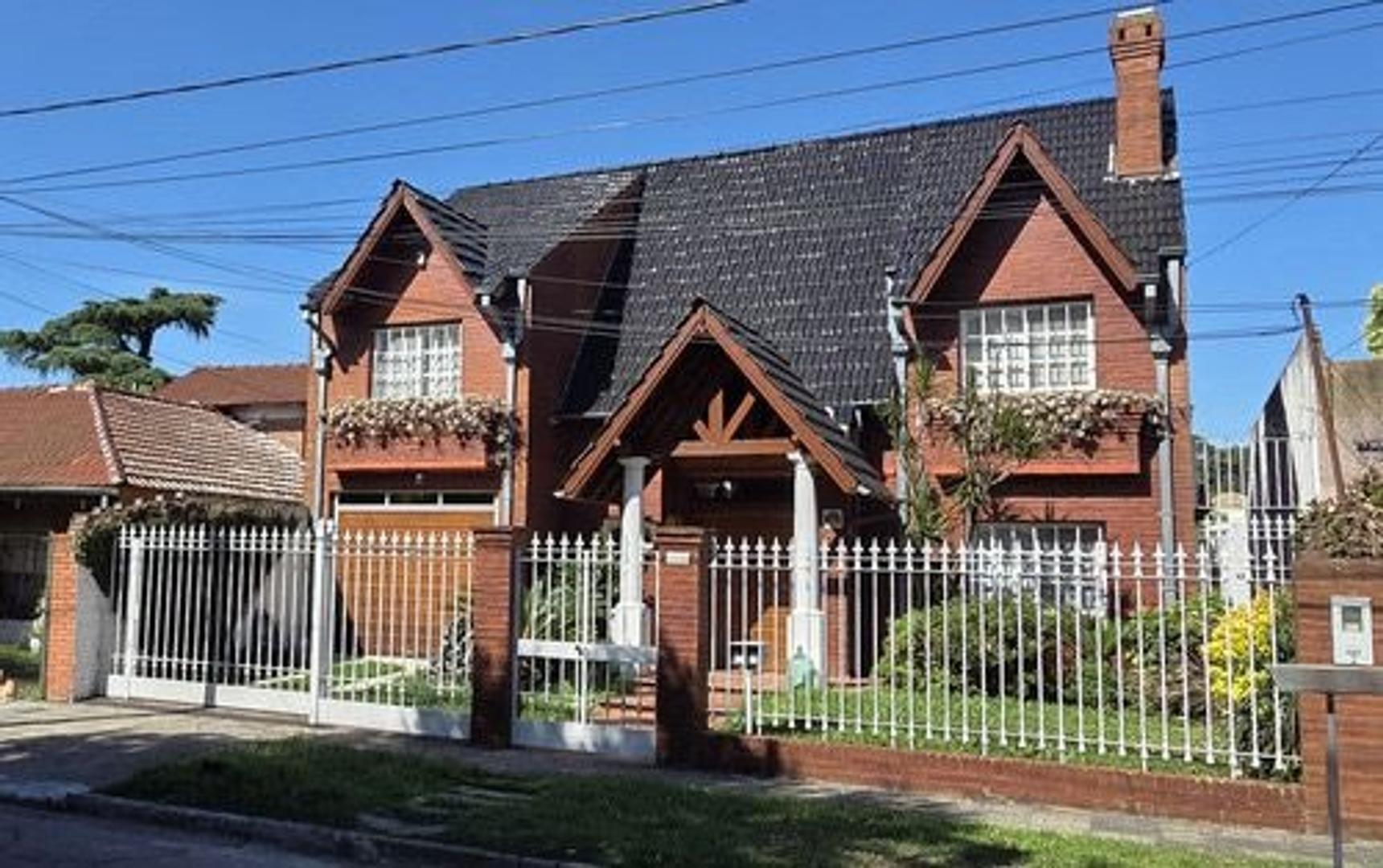 Casa en Venta 5 ambientes - El Palomar