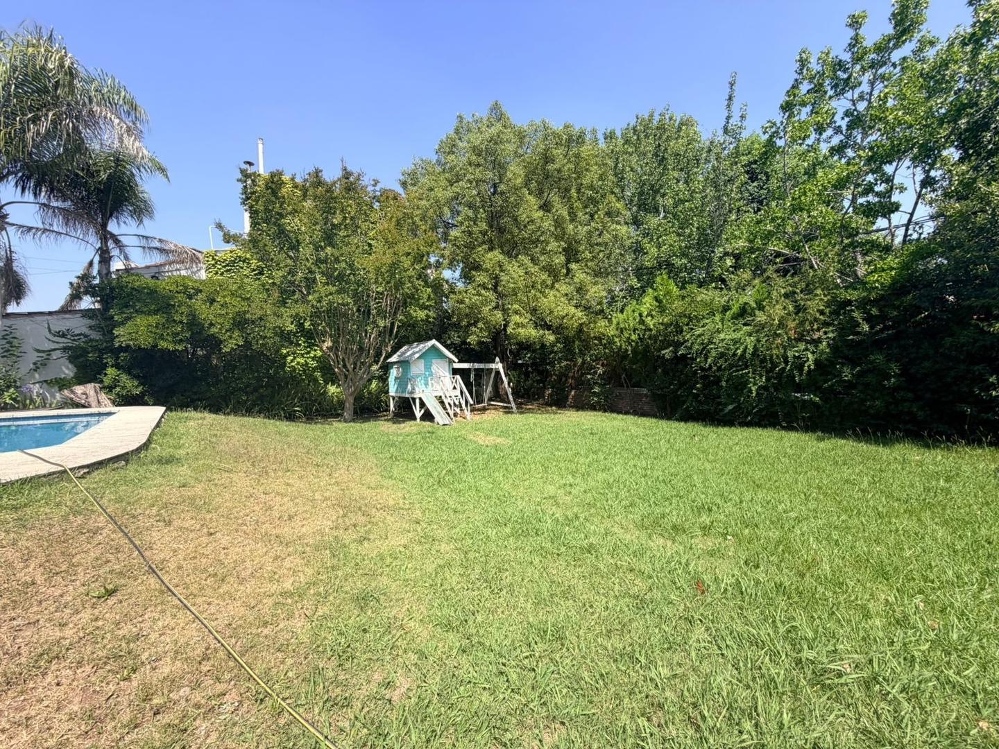 Terreno de 315 metros con pileta.