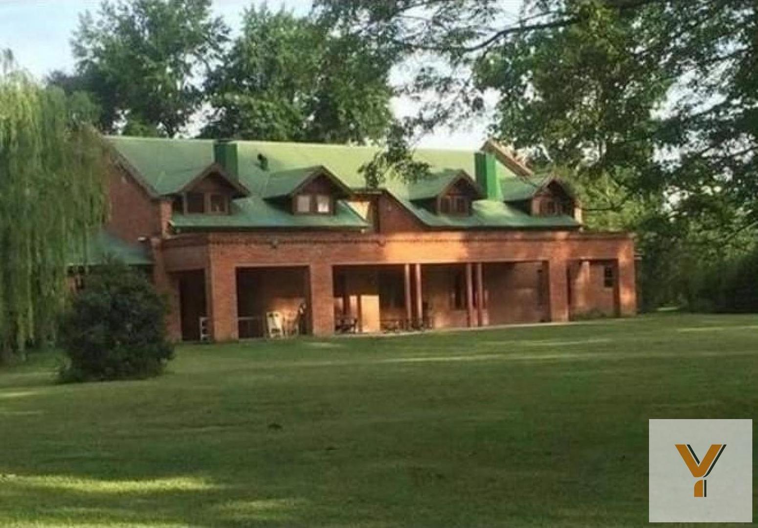 Casa en venta - 4 Dormitorios 4 Baños - 120.000Mts2 - Luján