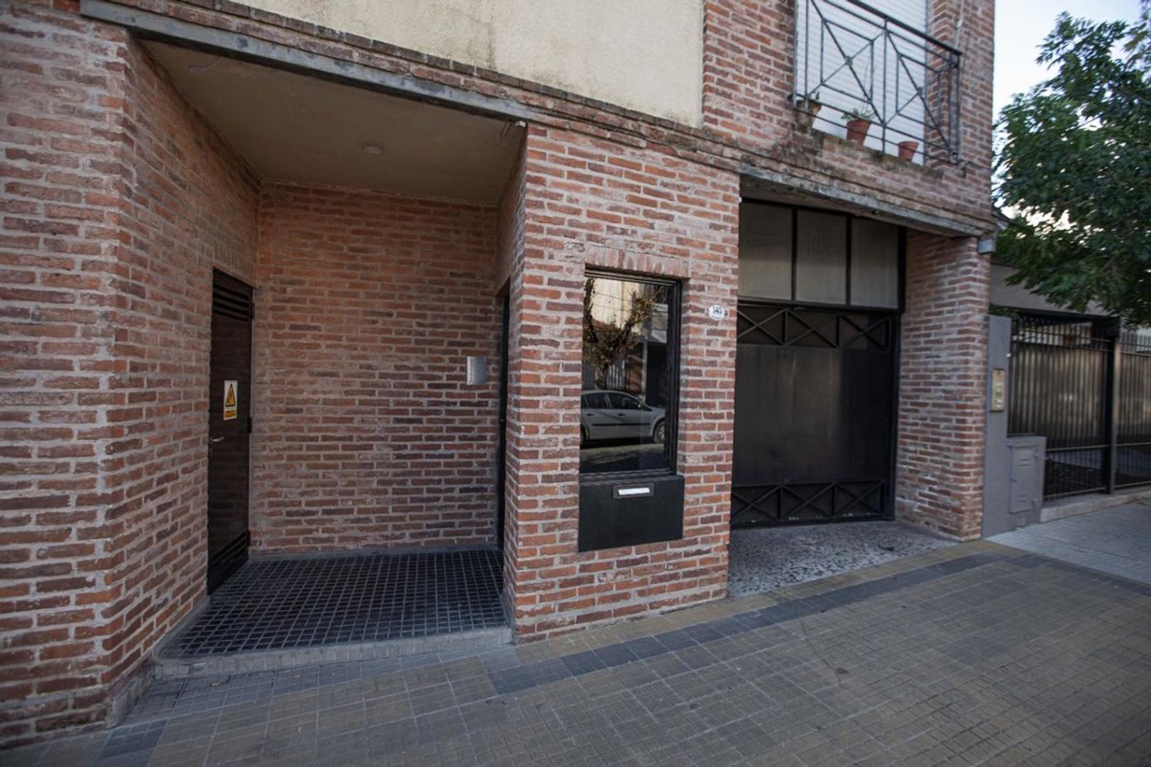 VENTA DE COCHERA EN PB EN EXCELENTE UBICACIÖN 