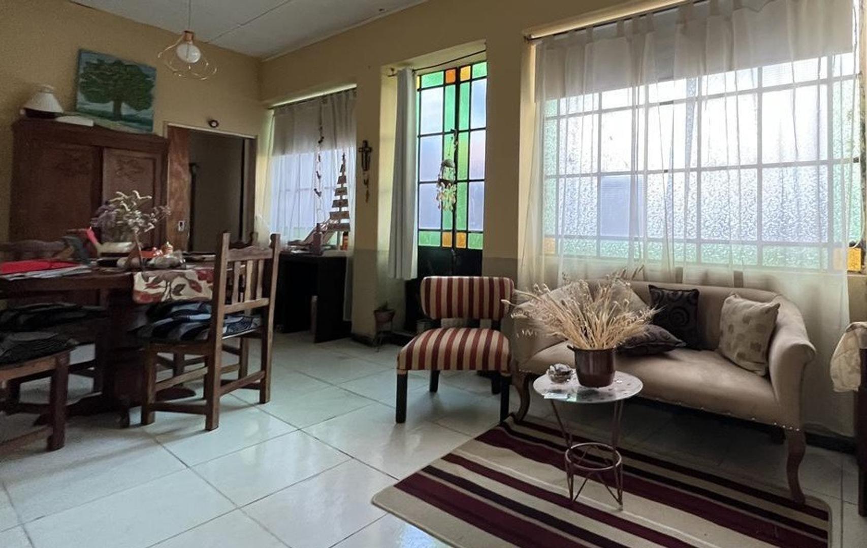 Casa 3 dormitorios en amplio lote