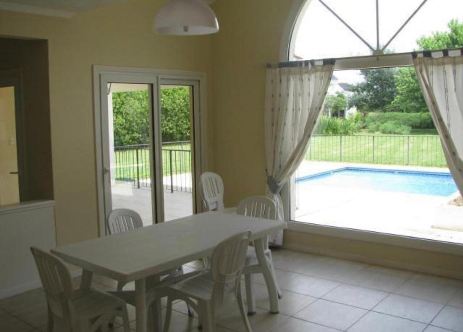 Casa 6 ambientes con 4 baños