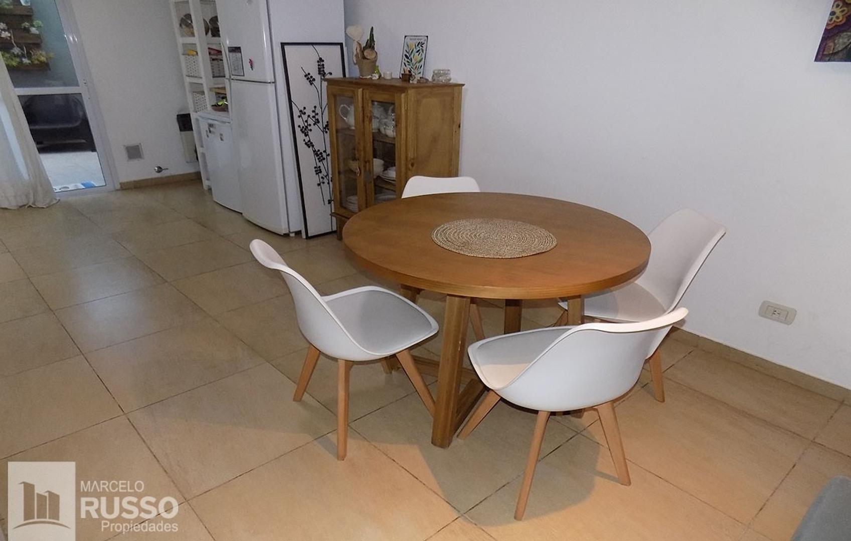 Depto Tipo Casa 4 ambientes con 2 baños