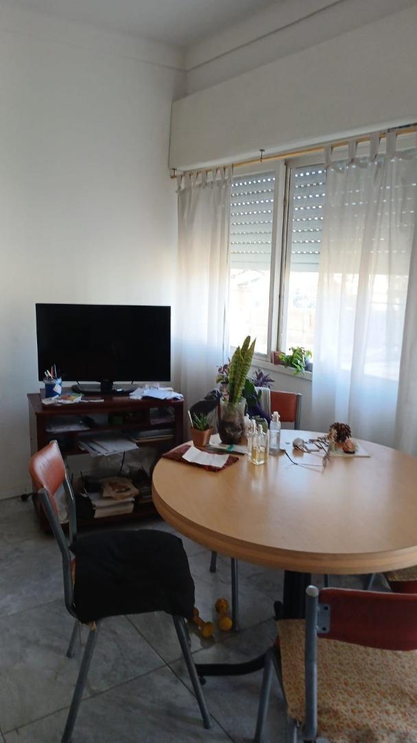 Carrillo 400, Piso 1