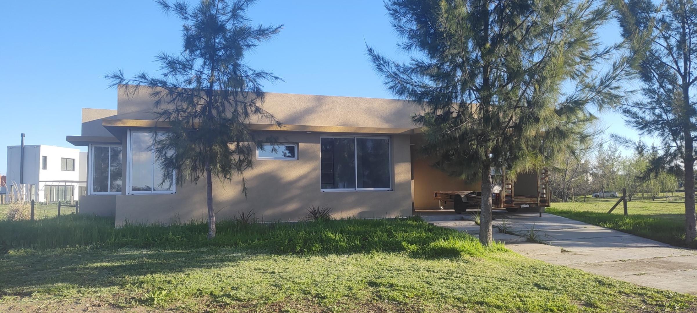 BCF. Casa con patio interno Naudir