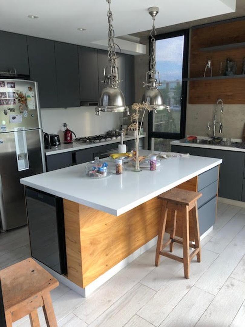 Casa 5 ambientes con 4 baños