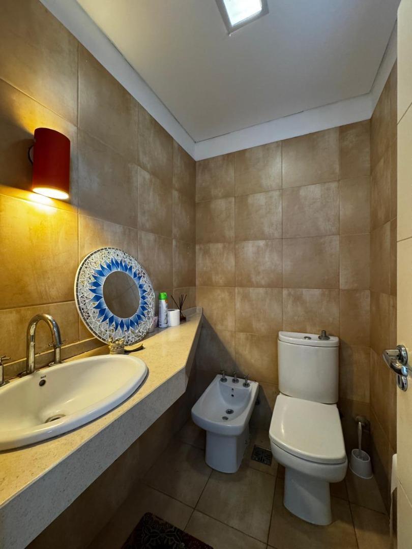 AMPLIA CASA EN VENTA, SOL PARANA, PUEBLO ESTHER !