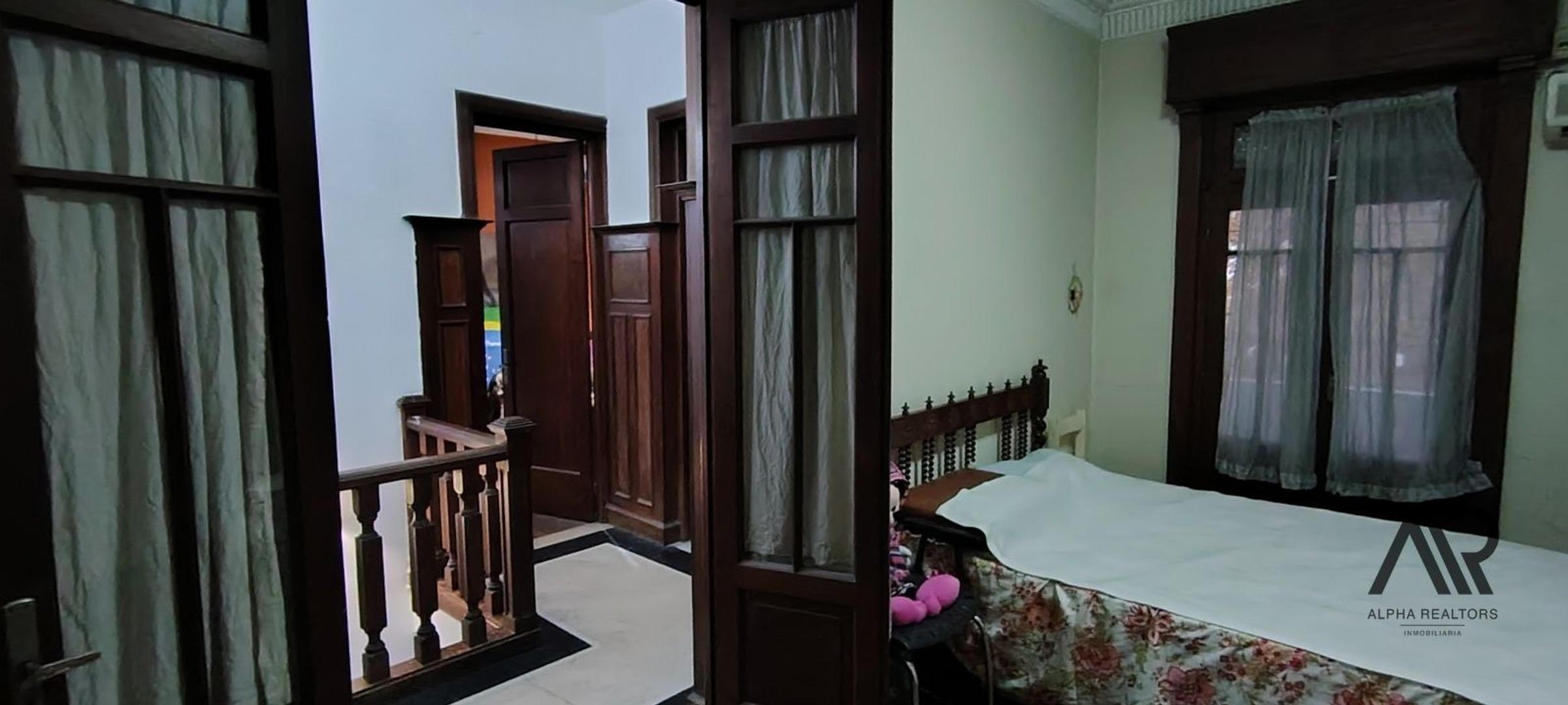 Venta Casa de 4 dormitorios con Cochera, Altillo y Azotea en La Blanqueada