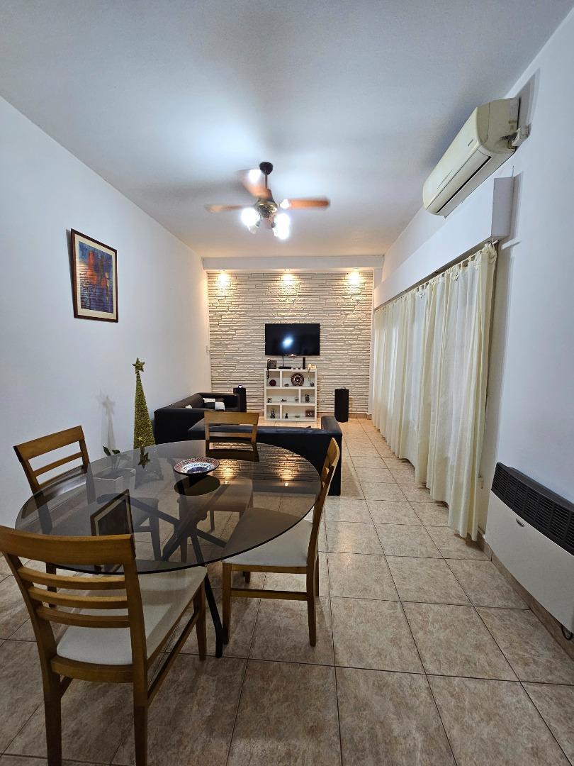 VILLA BALLESTER: CASA 3 AMB EN LOTE PROPIO 9X27 CON CARAGE.