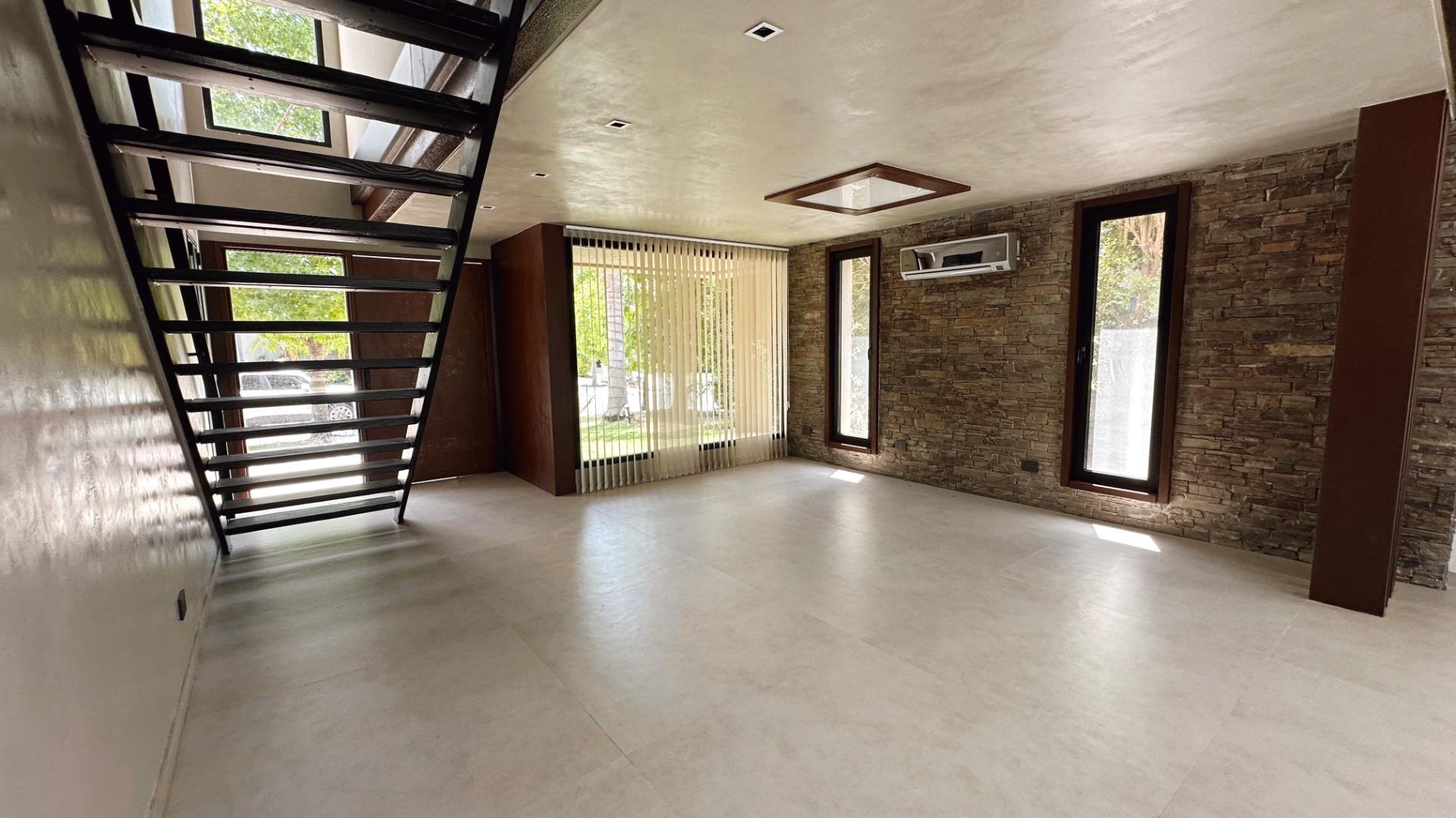 Casa 4 ambientes con 5 baños