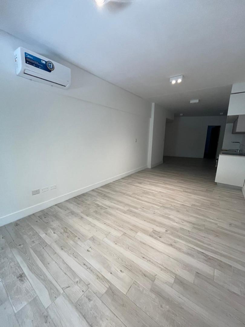 HERMOSO DOS AMBIENTES. APTO PROFESIONAL. IDEAL CONSULTORIO