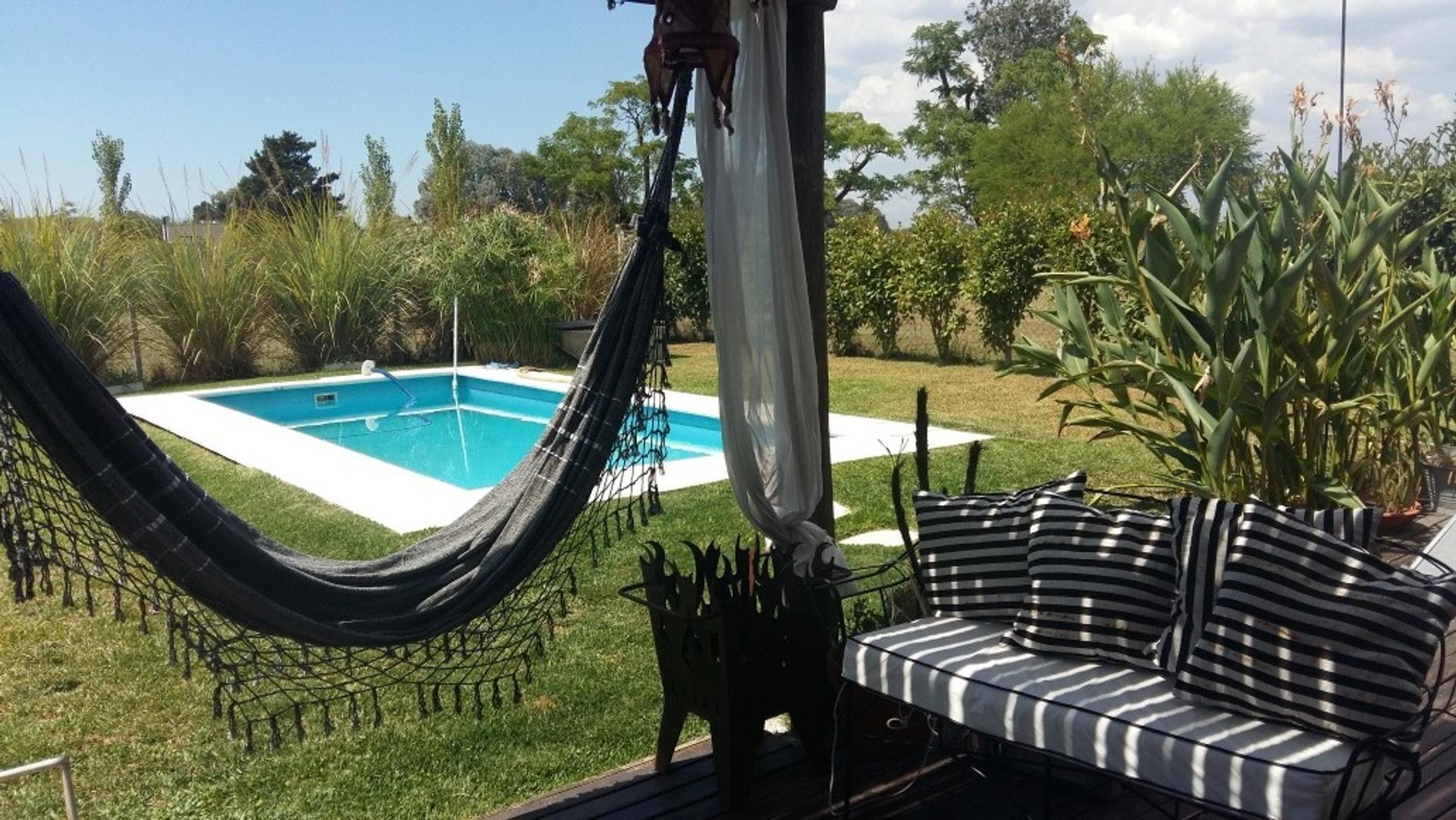 Casa 4 ambientes con 2 baños