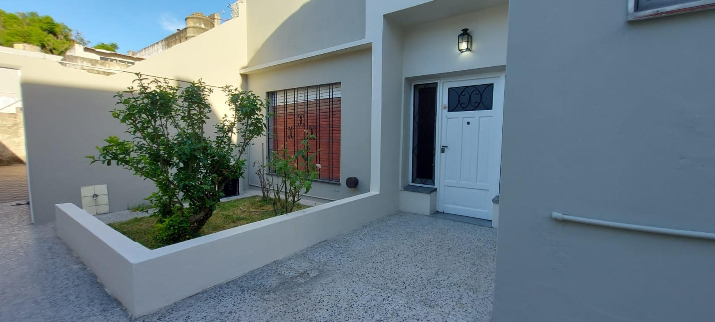 Ph al fondo de 3 ambientes c/patio