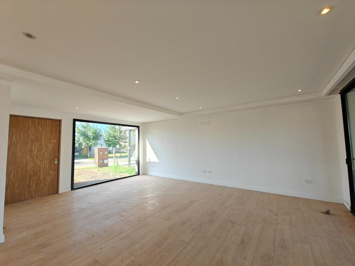 Casa en Venta en Pilar del Este - Santa Lucia, USD 260.000