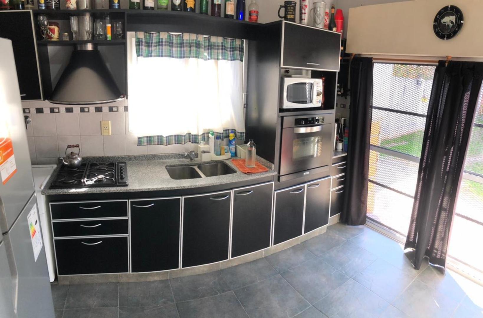 Casa 2 ambientes con 1 baño